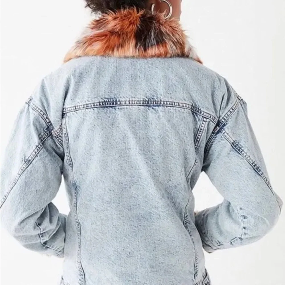 BDG Urban Outfitters Faux Fur Lined Denim Trucker Jacket Women’s Size XS… - Picture 6 of 12